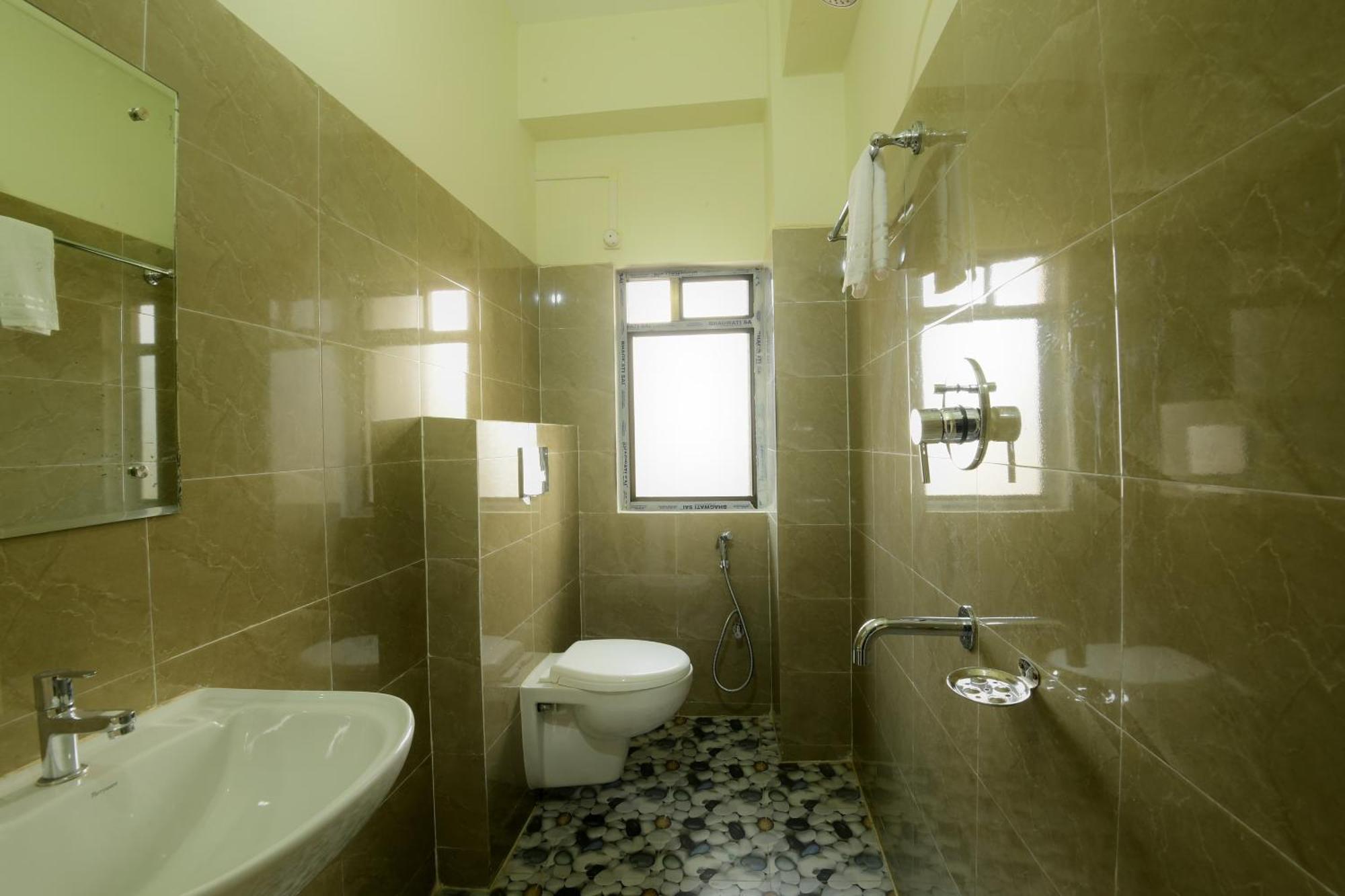 Hotel Bhargav Гувахати Екстериор снимка
