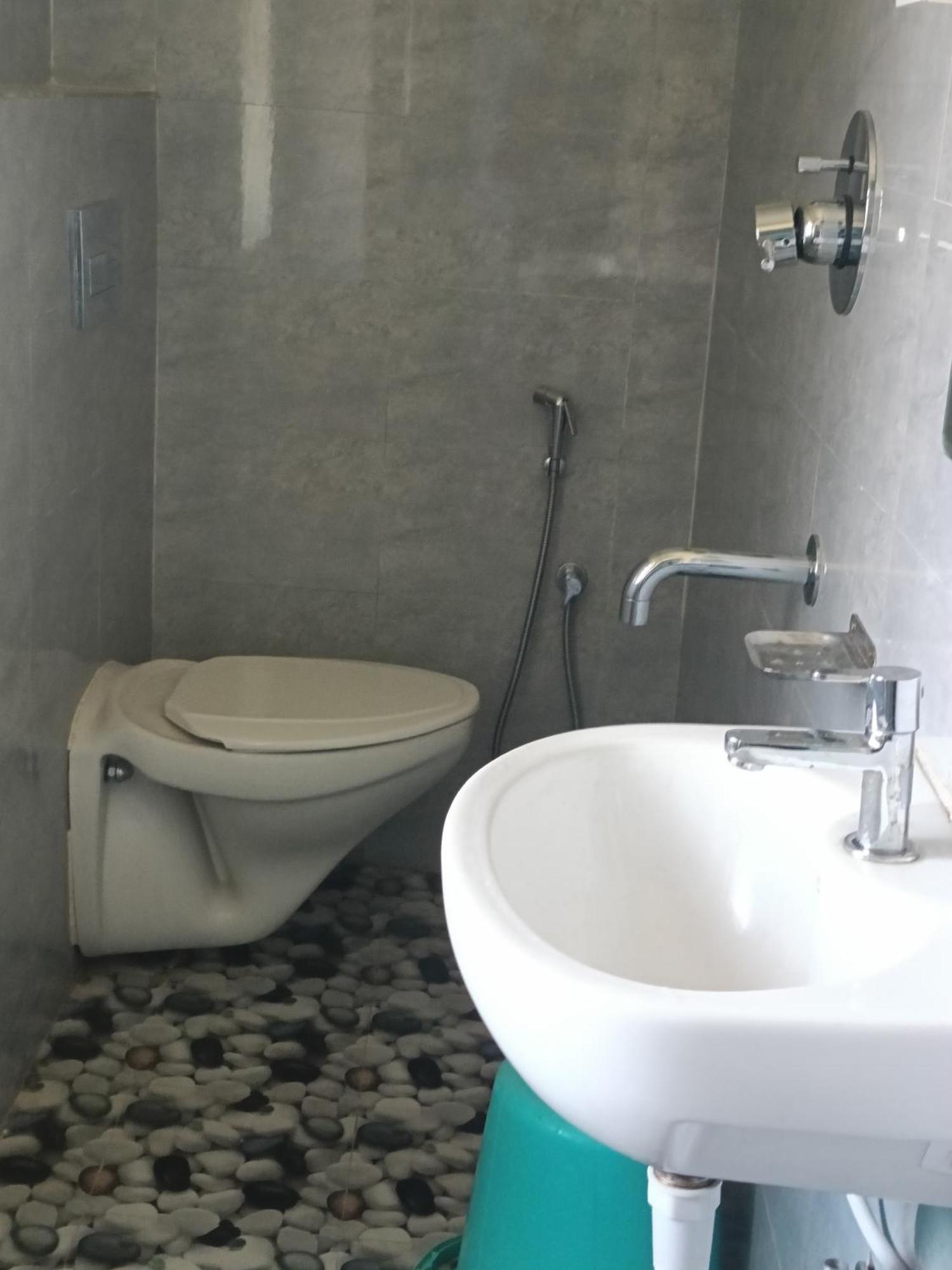 Hotel Bhargav Гувахати Екстериор снимка