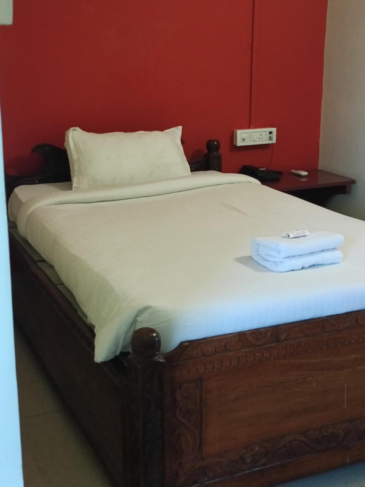 Hotel Bhargav Гувахати Екстериор снимка