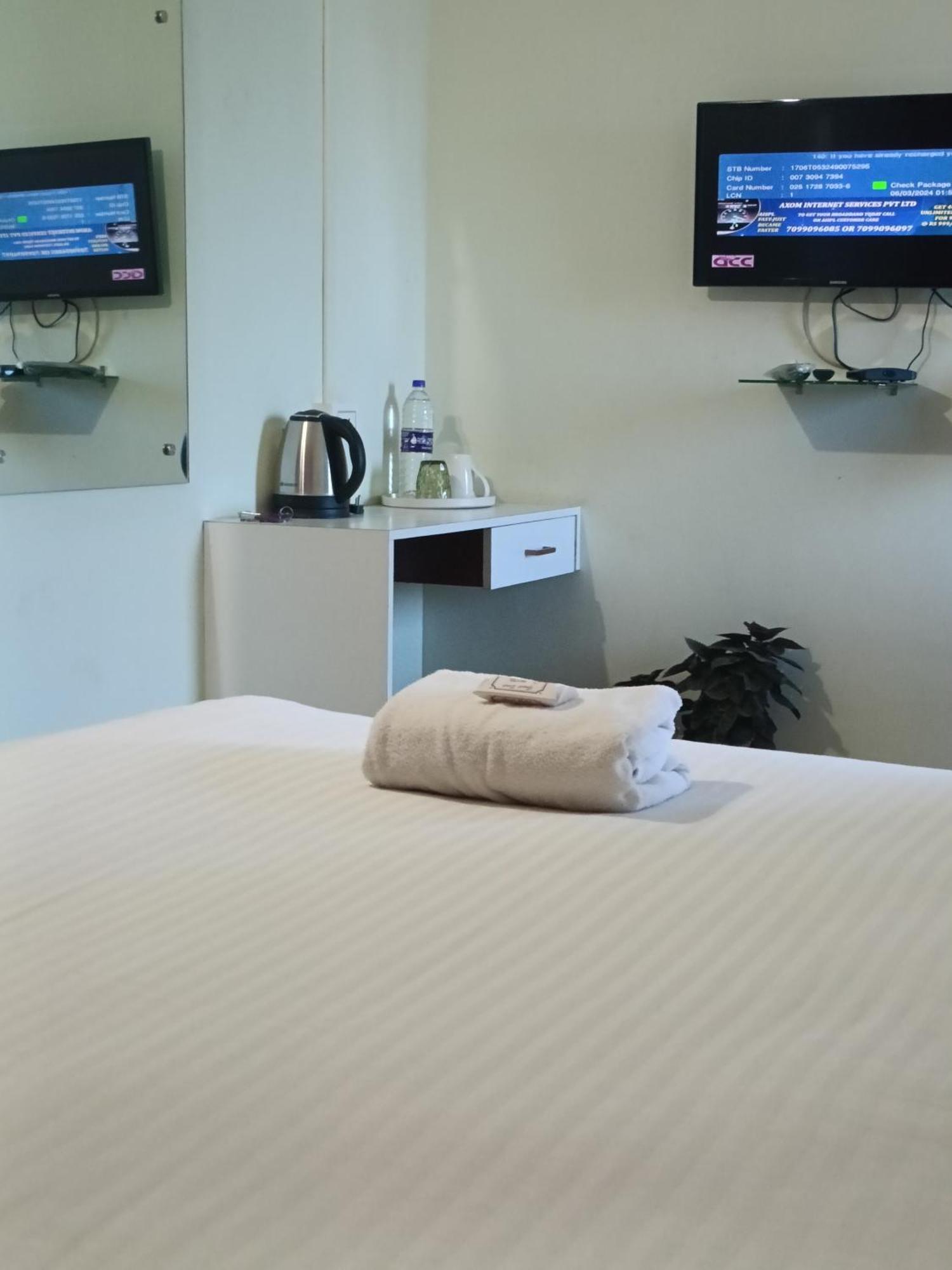 Hotel Bhargav Гувахати Екстериор снимка