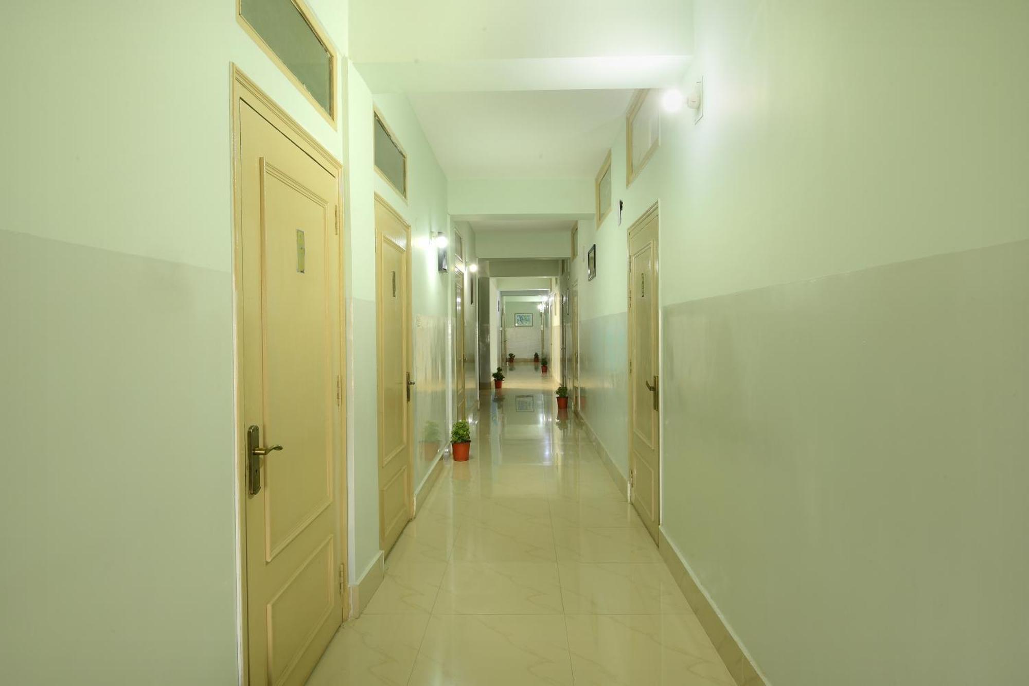 Hotel Bhargav Гувахати Екстериор снимка