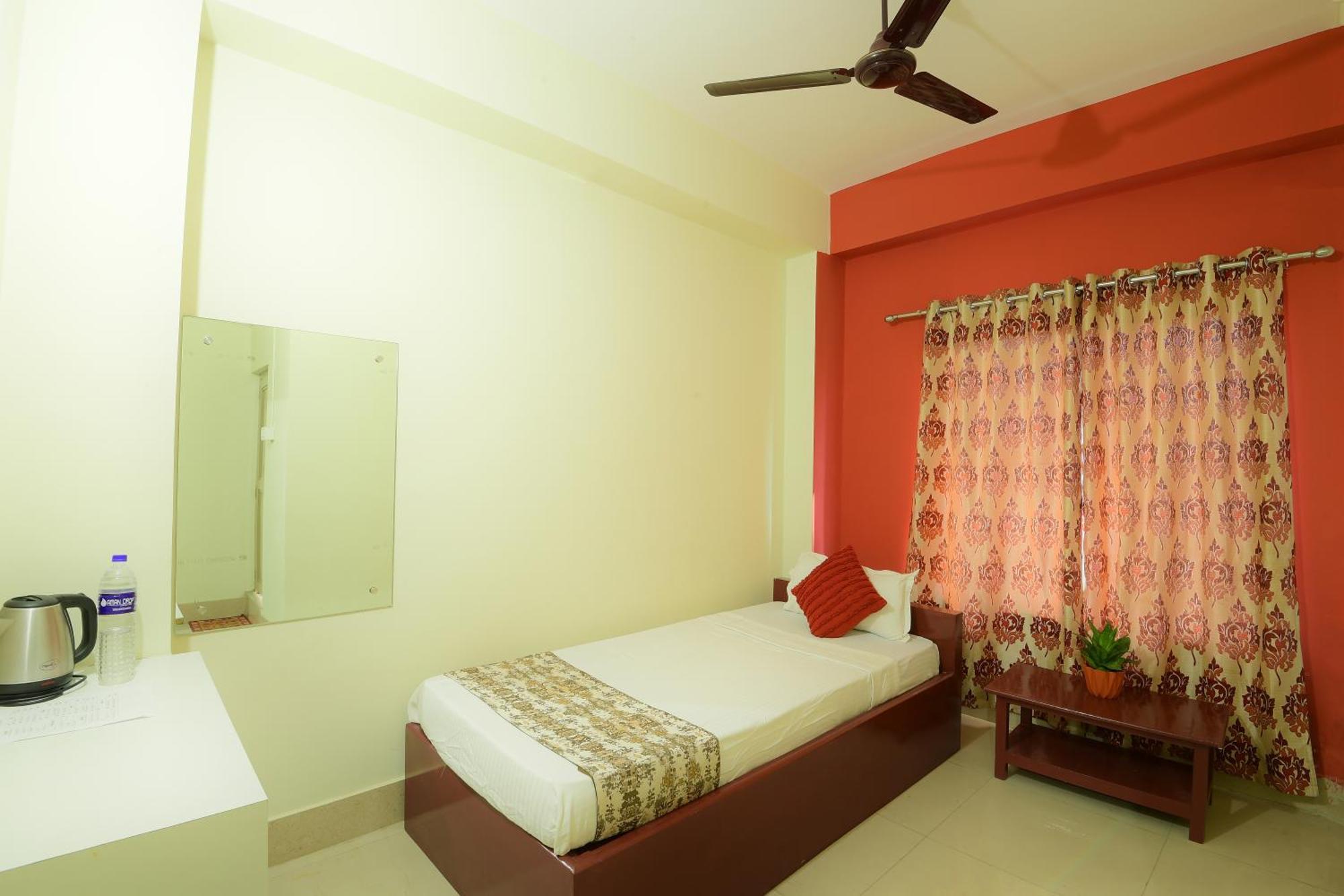 Hotel Bhargav Гувахати Екстериор снимка